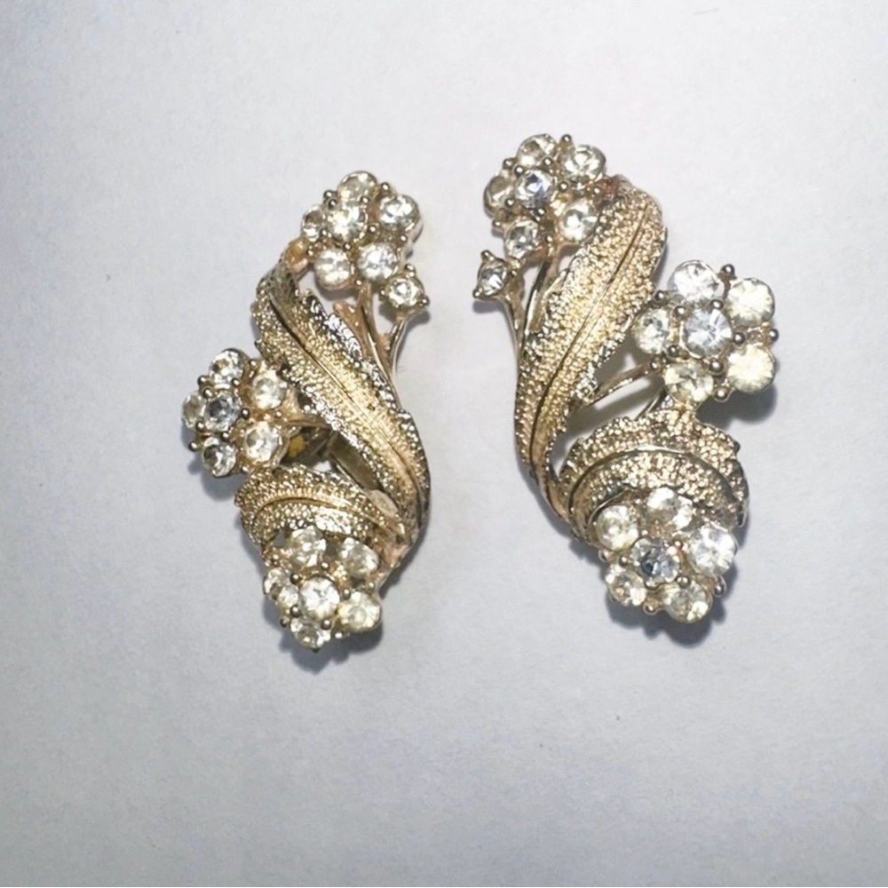 Vintage Coro Gold-Tone Rhinestone Clip-On Earrings – 1950s Floral Swirl Design